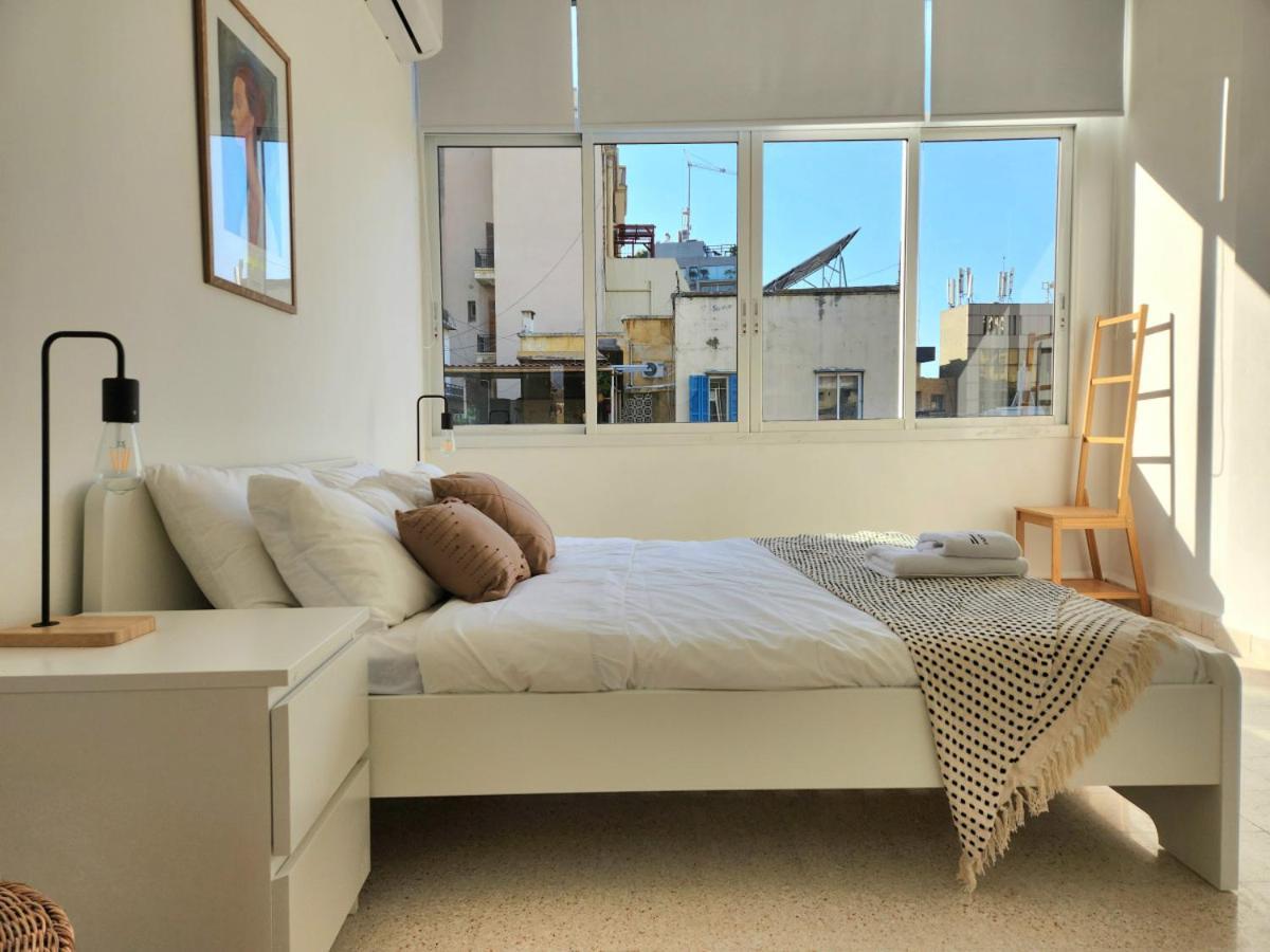 Sunny Eclectic 3br House In Gemmayze *